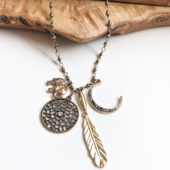 Express crescent moon feather necklace - Picture 2 of 6